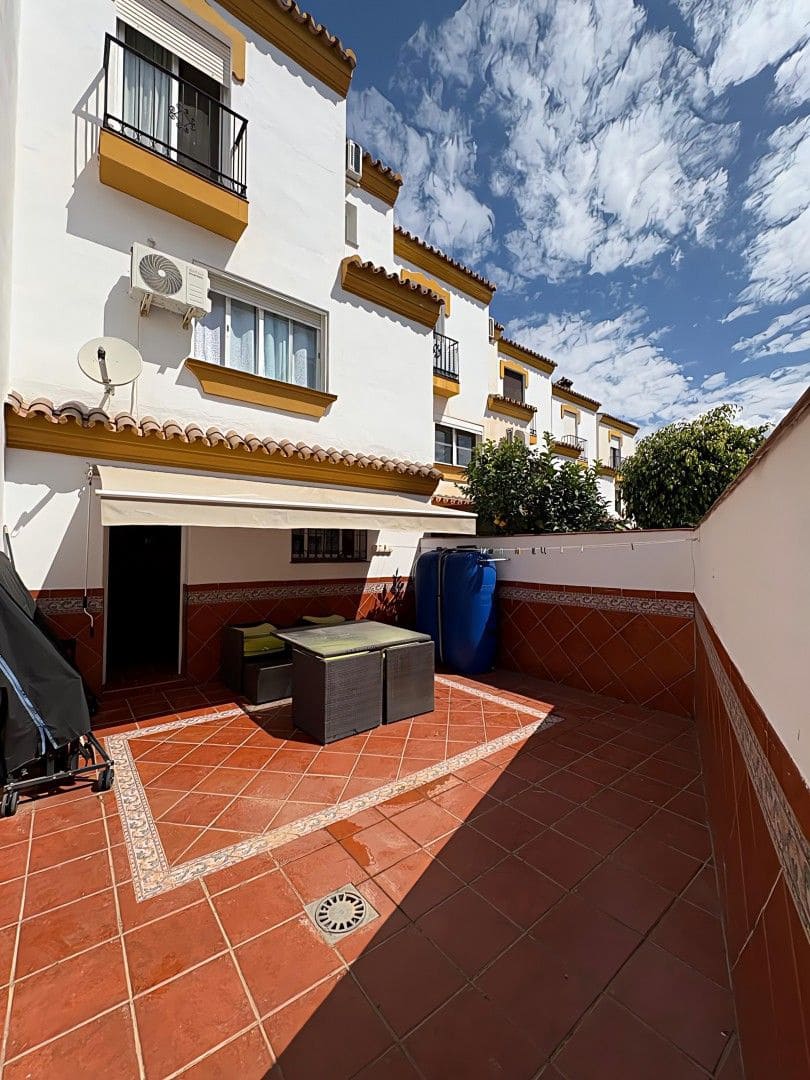 3 soverom Hus til salgs i Torre del Mar med svømmebasseng garasje - € 410 000 (Ref: 9871945)