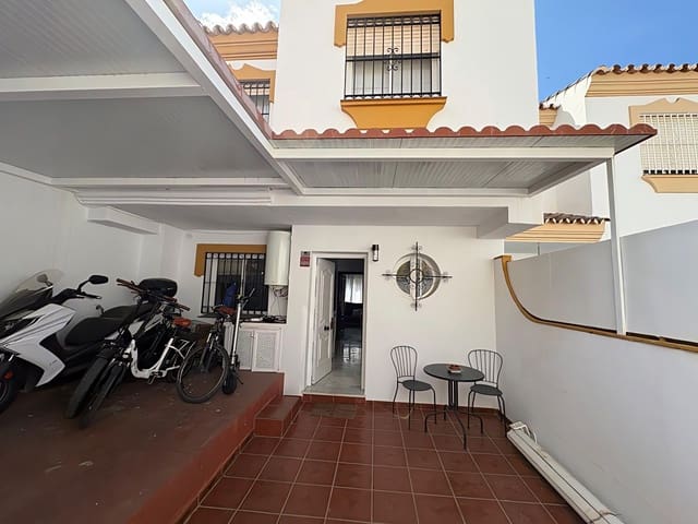 3 soverom Hus til salgs i Torre del Mar, Vélez-Málaga med svømmebasseng garasje - € 410 000 (Ref: 9871945)