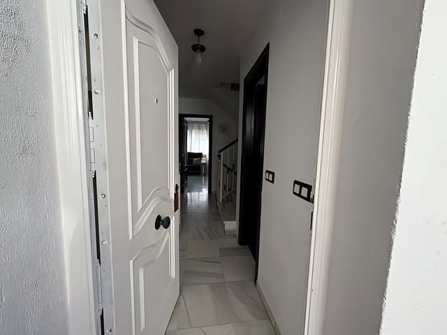 3 soverom Hus til salgs i Torre del Mar, Vélez-Málaga med svømmebasseng garasje - € 410 000 (Ref: 9871945)