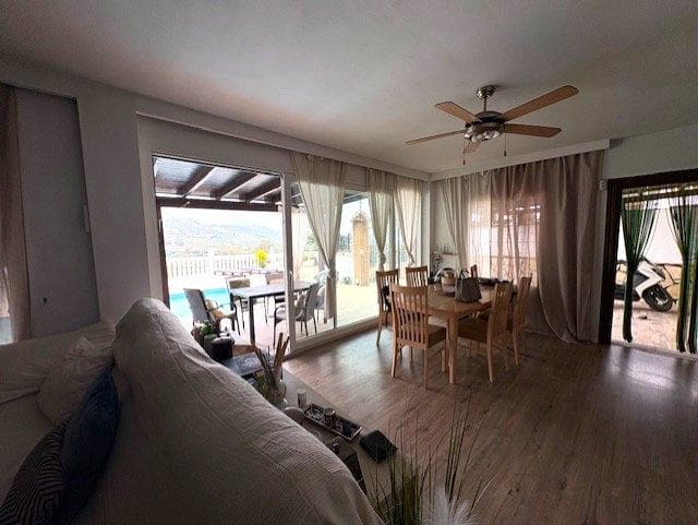 3 quarto Casa em Banda para venda em Vinuela com piscina garagem - 440 000 € (Ref: 9871946)