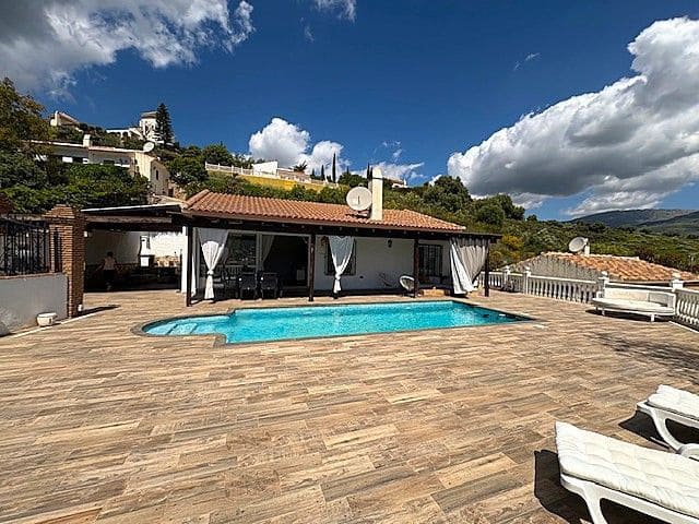 3 quarto Casa em Banda para venda em Viñuela com piscina garagem - 440 000 € (Ref: 9871946)