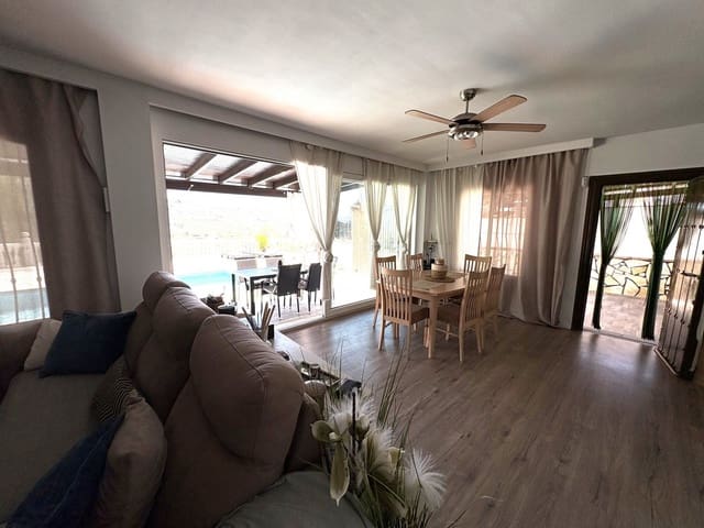 3 quarto Casa em Banda para venda em Viñuela com piscina garagem - 440 000 € (Ref: 9871946)