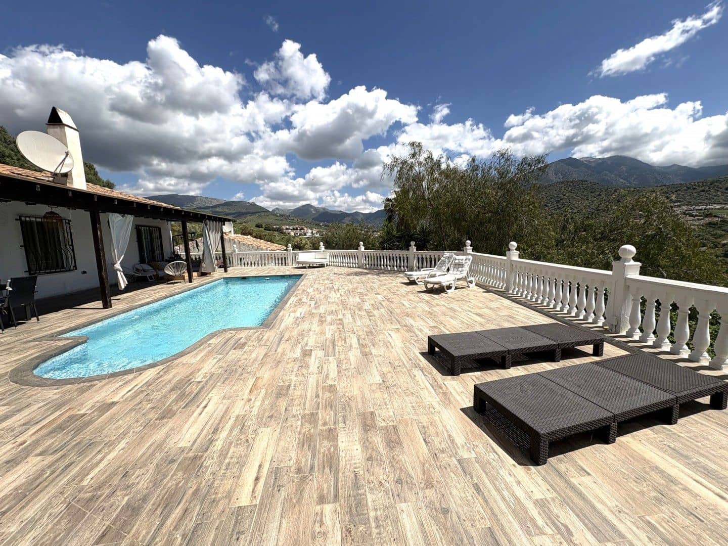 3 quarto Casa em Banda para venda em Vinuela com piscina garagem - 440 000 € (Ref: 9871946)