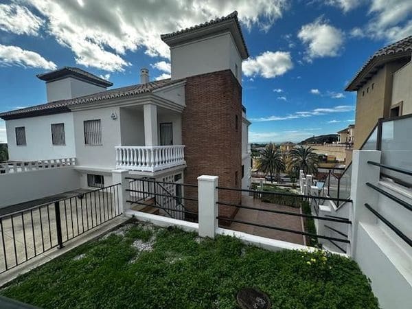 4 sovrum Villa till salu i Torre del Mar med garage - 549 000 € (Ref: 9900836)