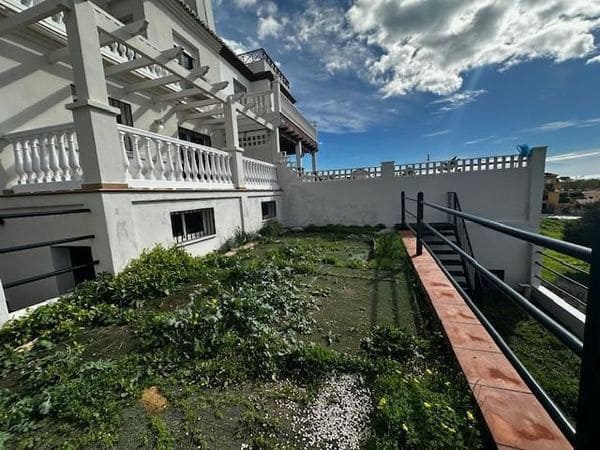 4 sovrum Villa till salu i Torre del Mar med garage - 549 000 € (Ref: 9900836)