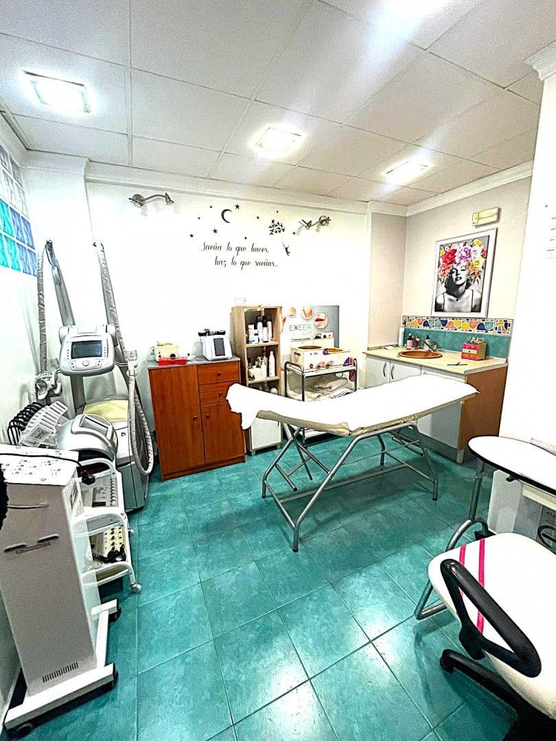 Commercial for sale in Velez-Malaga - € 63,000 (Ref: 9932685)