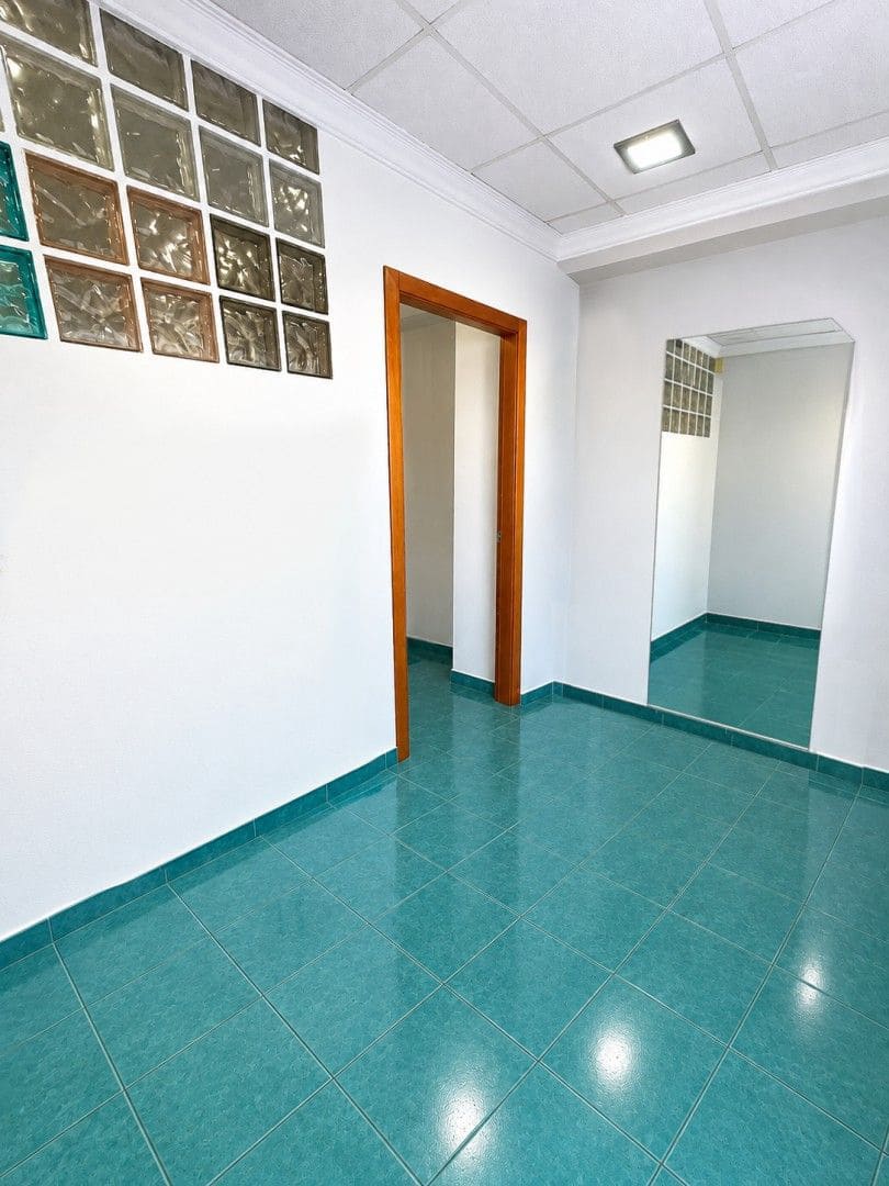 Kaupallinen myytävänä paikassa Velez-Malaga - 63 000 € (Ref: 9932685)
