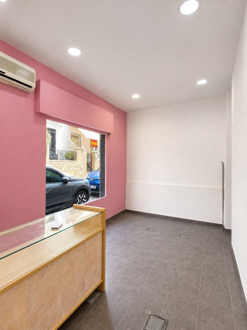 Kommersiell til leie i Malaga by - € 600 (Ref: 9993731)