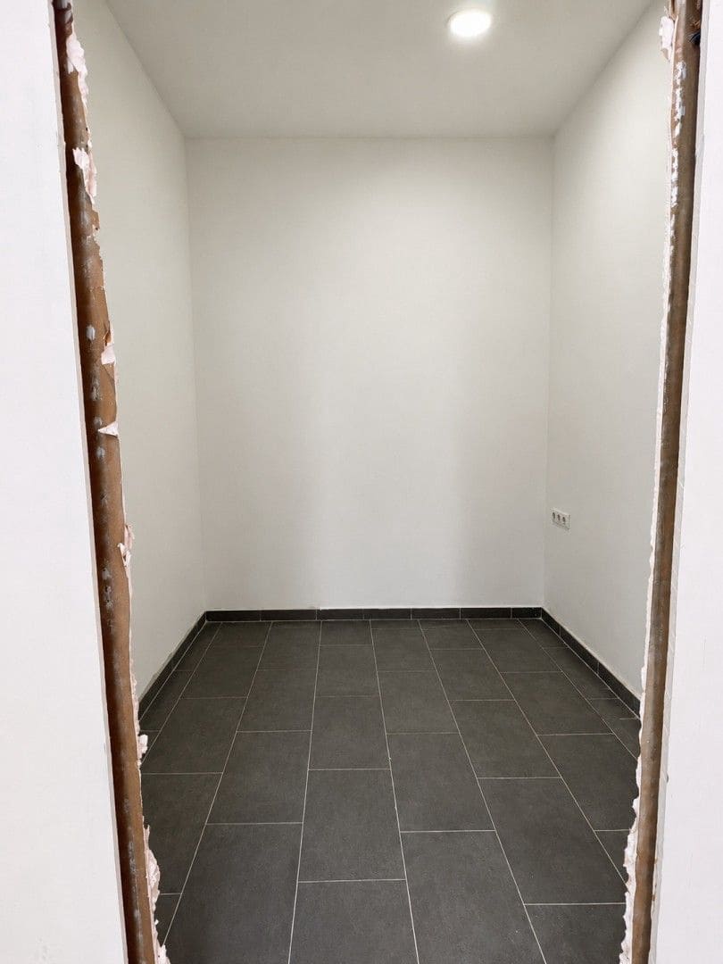 Kommersiell til leie i Malaga by - € 600 (Ref: 9993731)