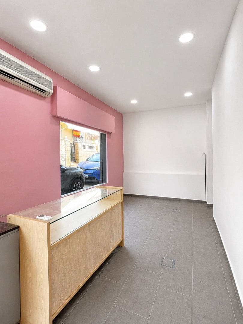 Kommersiell til leie i Malaga by - € 600 (Ref: 9993731)