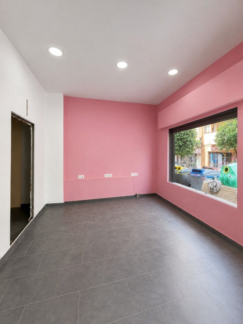 Kommersiell til leie i Malaga by - € 600 (Ref: 9993731)
