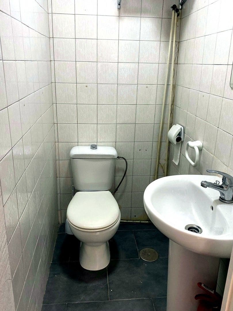 Kommersiell til leie i Malaga by - € 600 (Ref: 9993731)