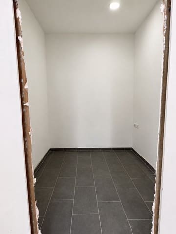 Kommersiell til leie i El Palo, Málaga by - € 600 (Ref: 9993731)