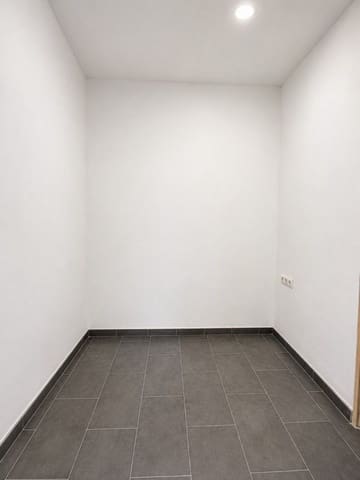 Kommersiell til leie i El Palo, Málaga by - € 600 (Ref: 9993731)