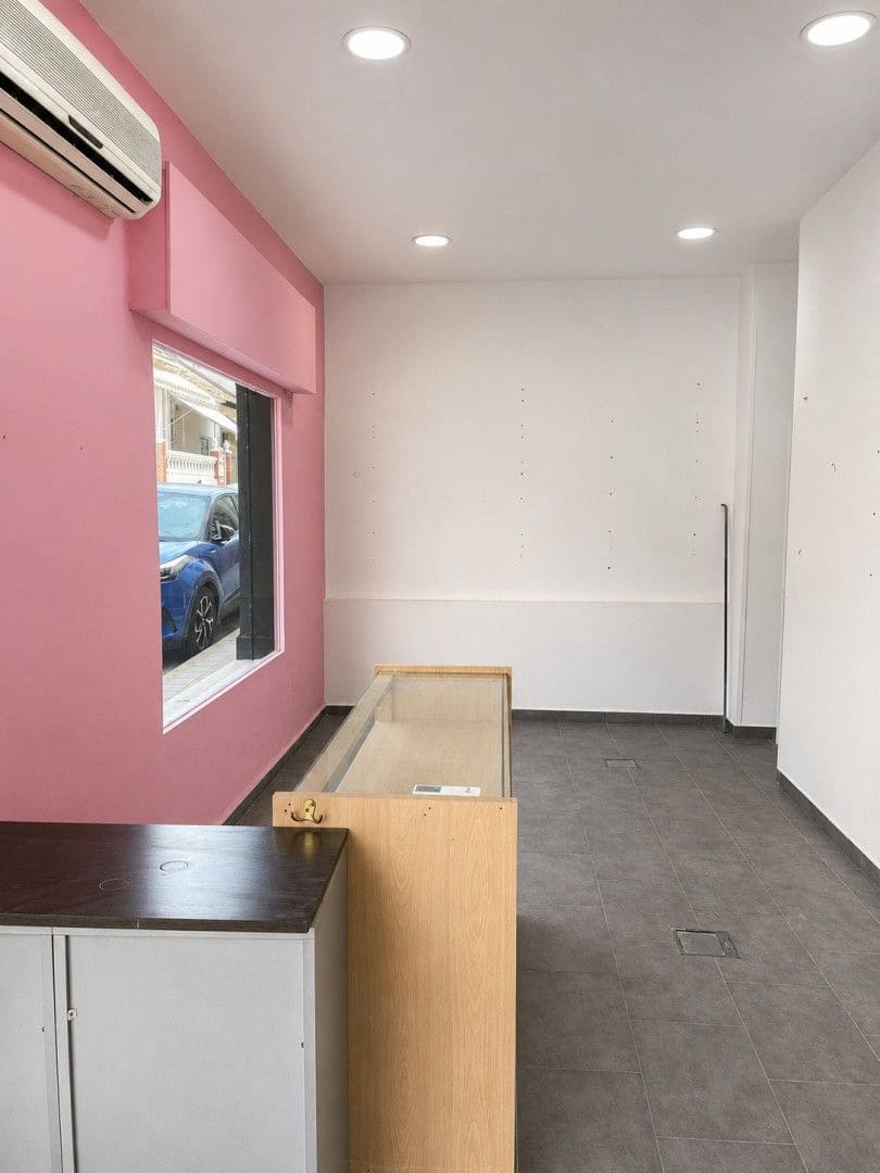 Kommersiell til leie i Malaga by - € 600 (Ref: 9993731)