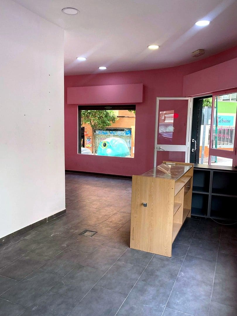 Kommersiell til leie i Malaga by - € 600 (Ref: 9993731)