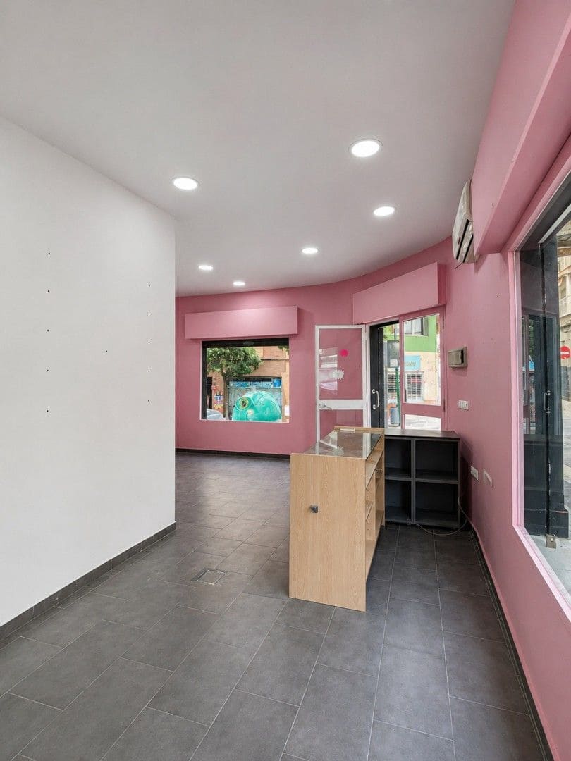 Kommersiell til leie i Malaga by - € 600 (Ref: 9993731)