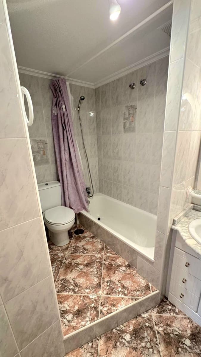 Apartamento de 3 habitaciones en Torrevieja en venta con garaje - 179.900 € (Ref: 10004413)