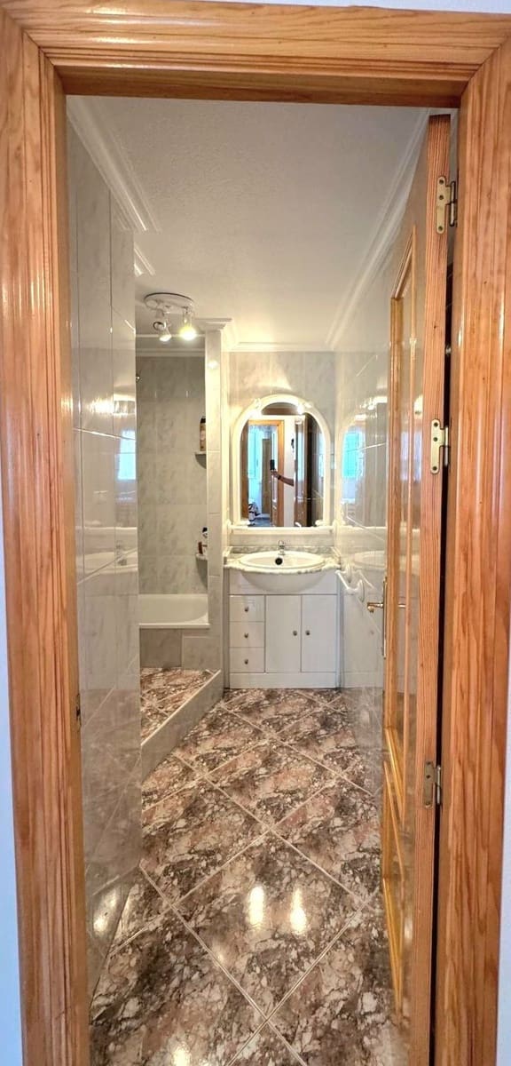 Apartamento de 3 habitaciones en Torrevieja en venta con garaje - 179.900 € (Ref: 10004413)