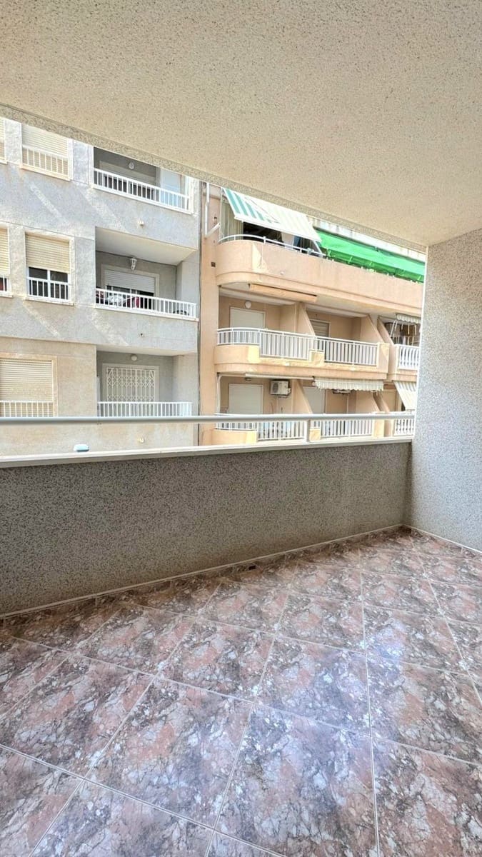 Apartamento de 3 habitaciones en Torrevieja en venta con garaje - 179.900 € (Ref: 10004413)