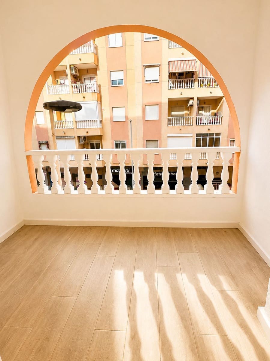 2 makuuhuone Huoneisto myytävänä paikassa Torrevieja - 150 000 € (Ref: 10004415)