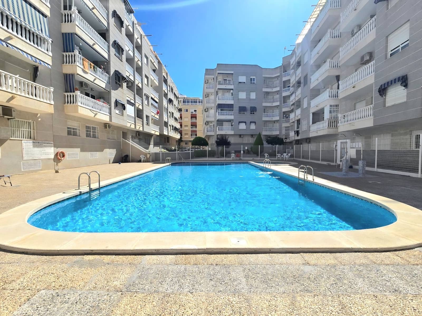 1 quarto Apartamento para venda em Torrevieja com piscina - 116 000 € (Ref: 10004416)