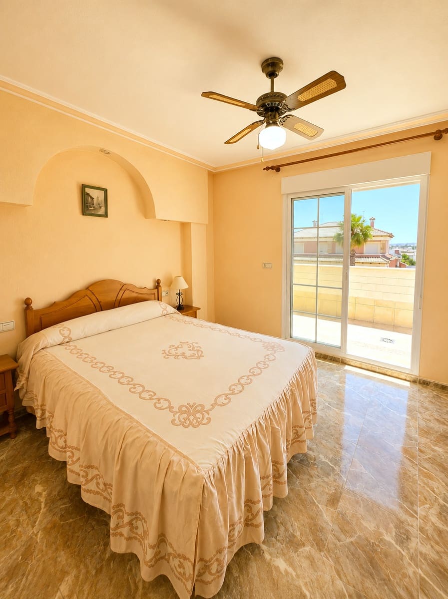 7 soveværelse Villa til salg i Torrevieja med swimmingpool garage - € 2.990.000 (Ref: 10004420)