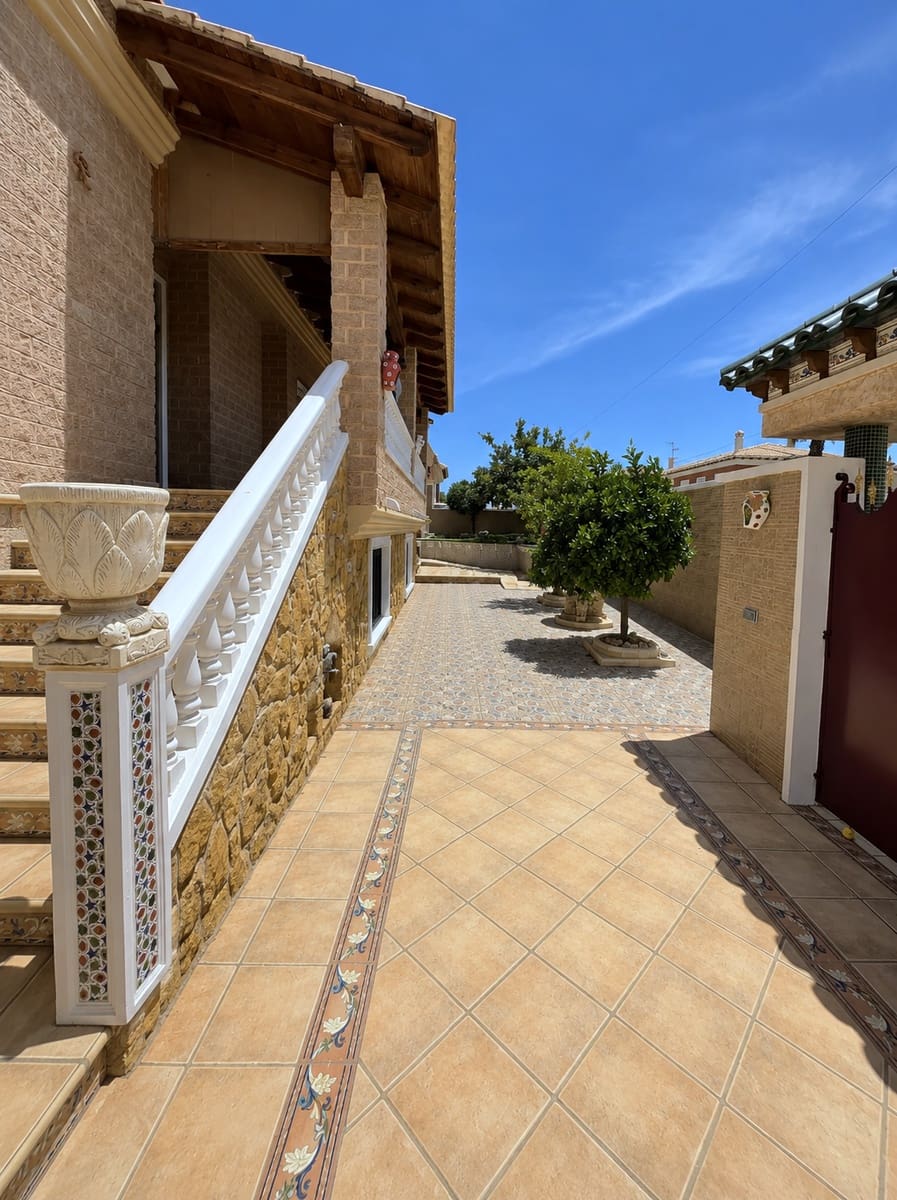 7 soveværelse Villa til salg i Torrevieja med swimmingpool garage - € 2.990.000 (Ref: 10004420)