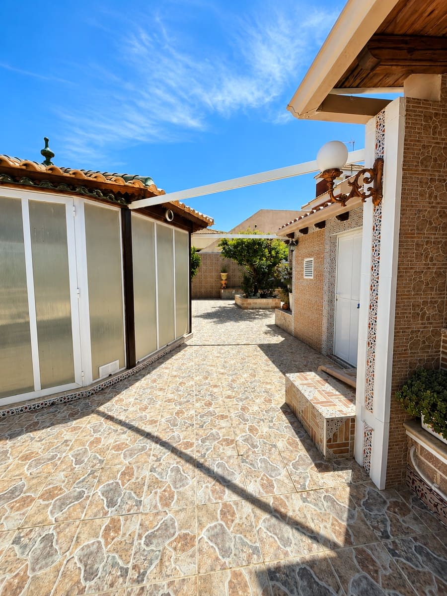 7 soveværelse Villa til salg i Torrevieja med swimmingpool garage - € 2.990.000 (Ref: 10004420)