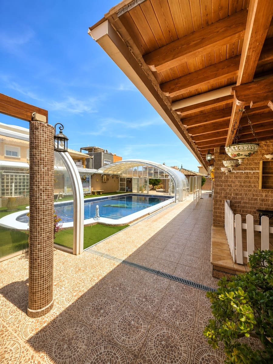 7 soveværelse Villa til salg i Torrevieja med swimmingpool garage - € 2.990.000 (Ref: 10004420)