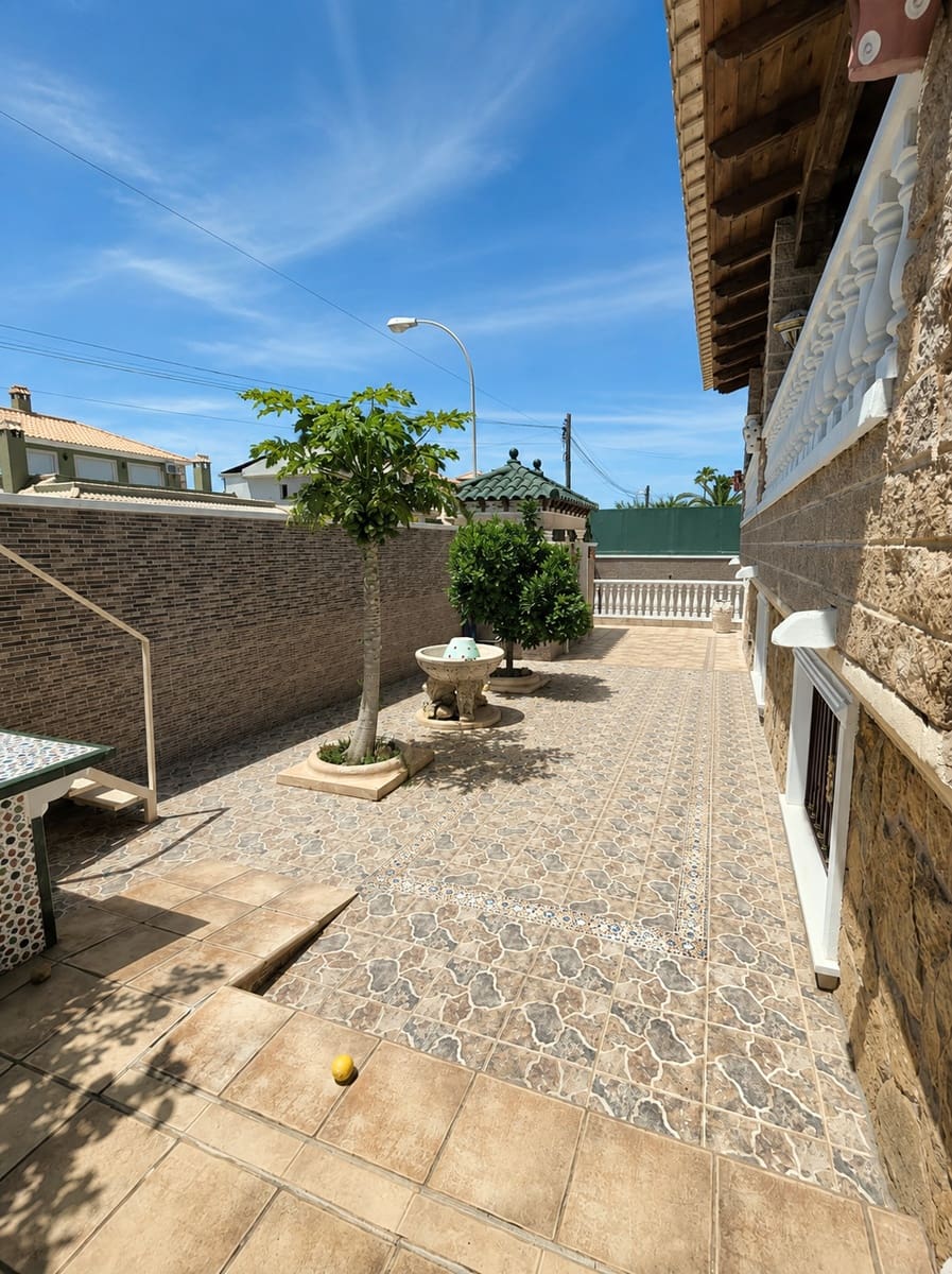 7 soveværelse Villa til salg i Torrevieja med swimmingpool garage - € 2.990.000 (Ref: 10004420)