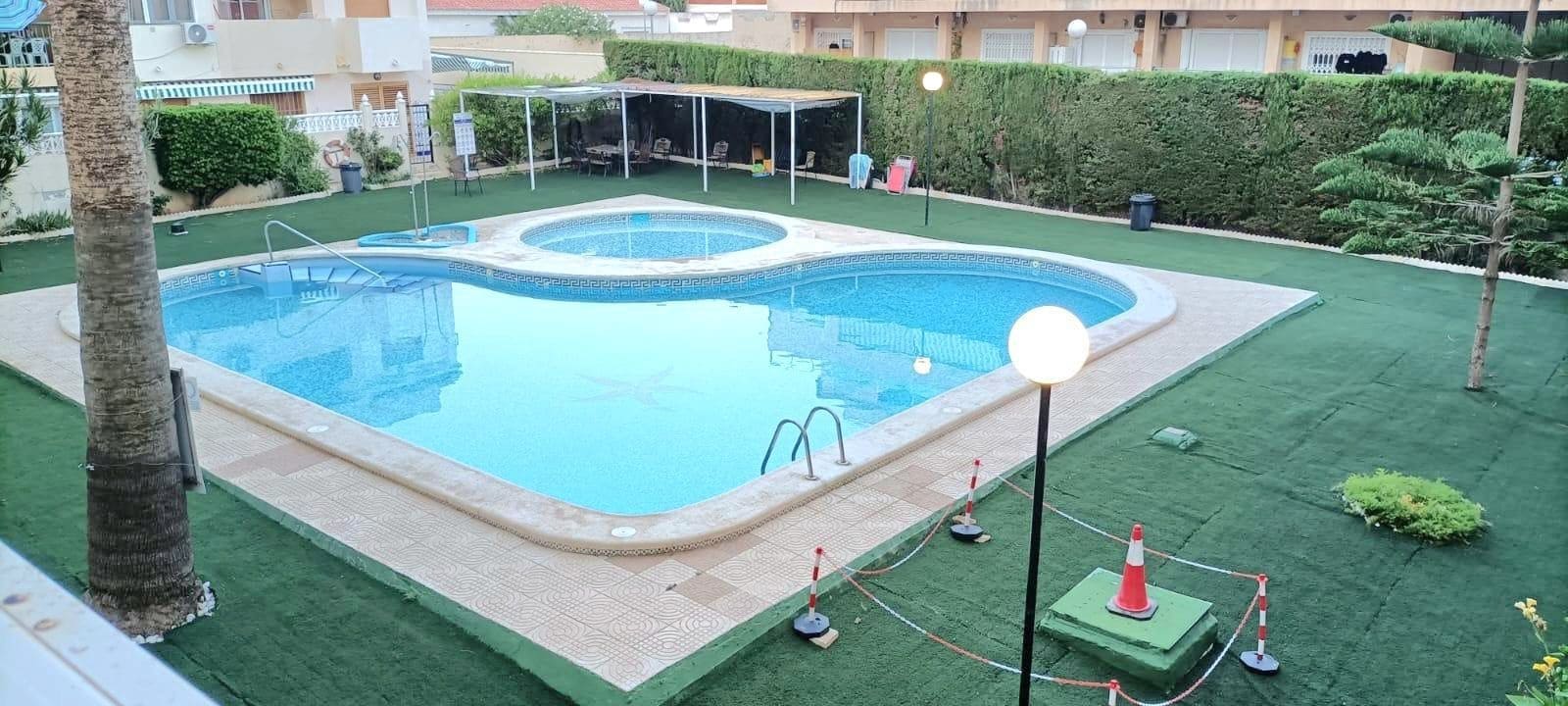 1 makuuhuone Huoneisto myytävänä paikassa Torrevieja mukana uima-altaan - 104 900 € (Ref: 10005035)