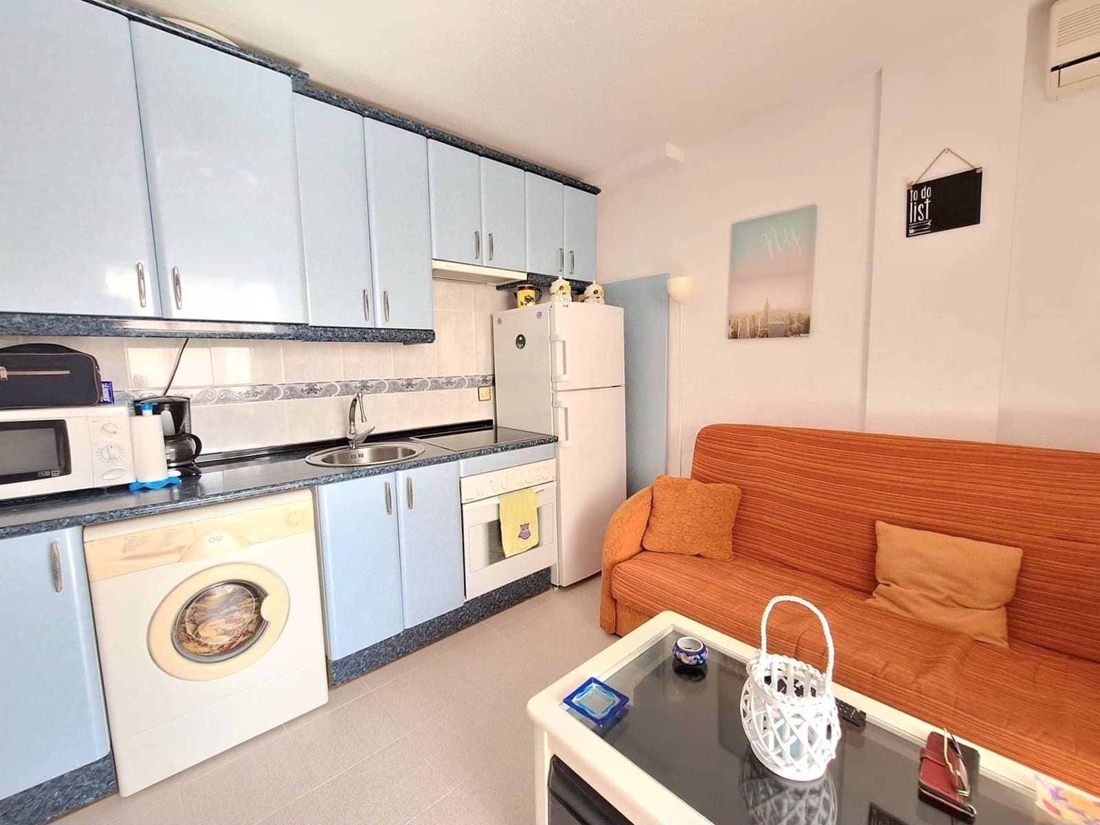 1 makuuhuone Huoneisto myytävänä paikassa Torrevieja mukana uima-altaan - 104 900 € (Ref: 10005035)