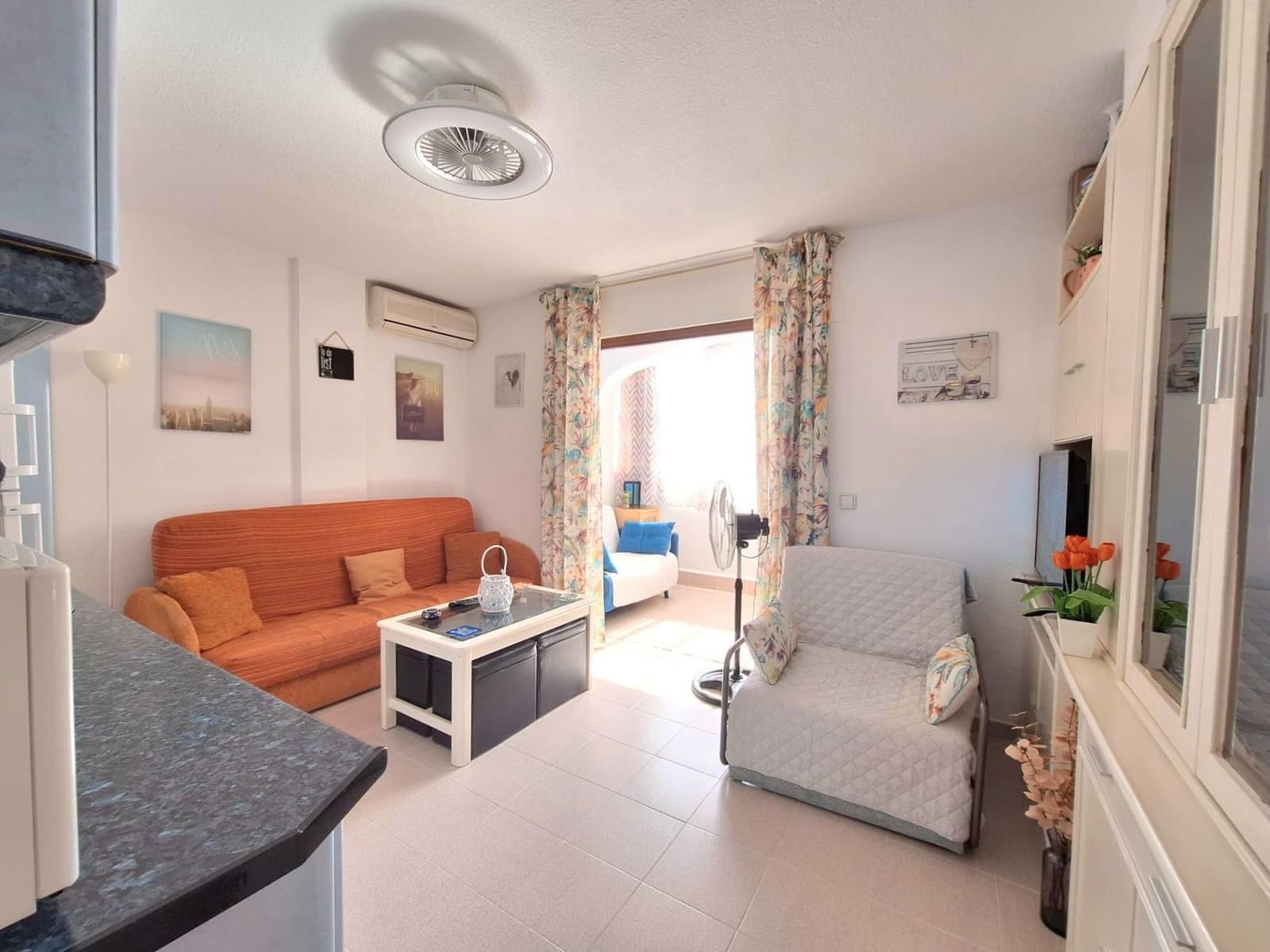 1 makuuhuone Huoneisto myytävänä paikassa Torrevieja mukana uima-altaan - 104 900 € (Ref: 10005035)