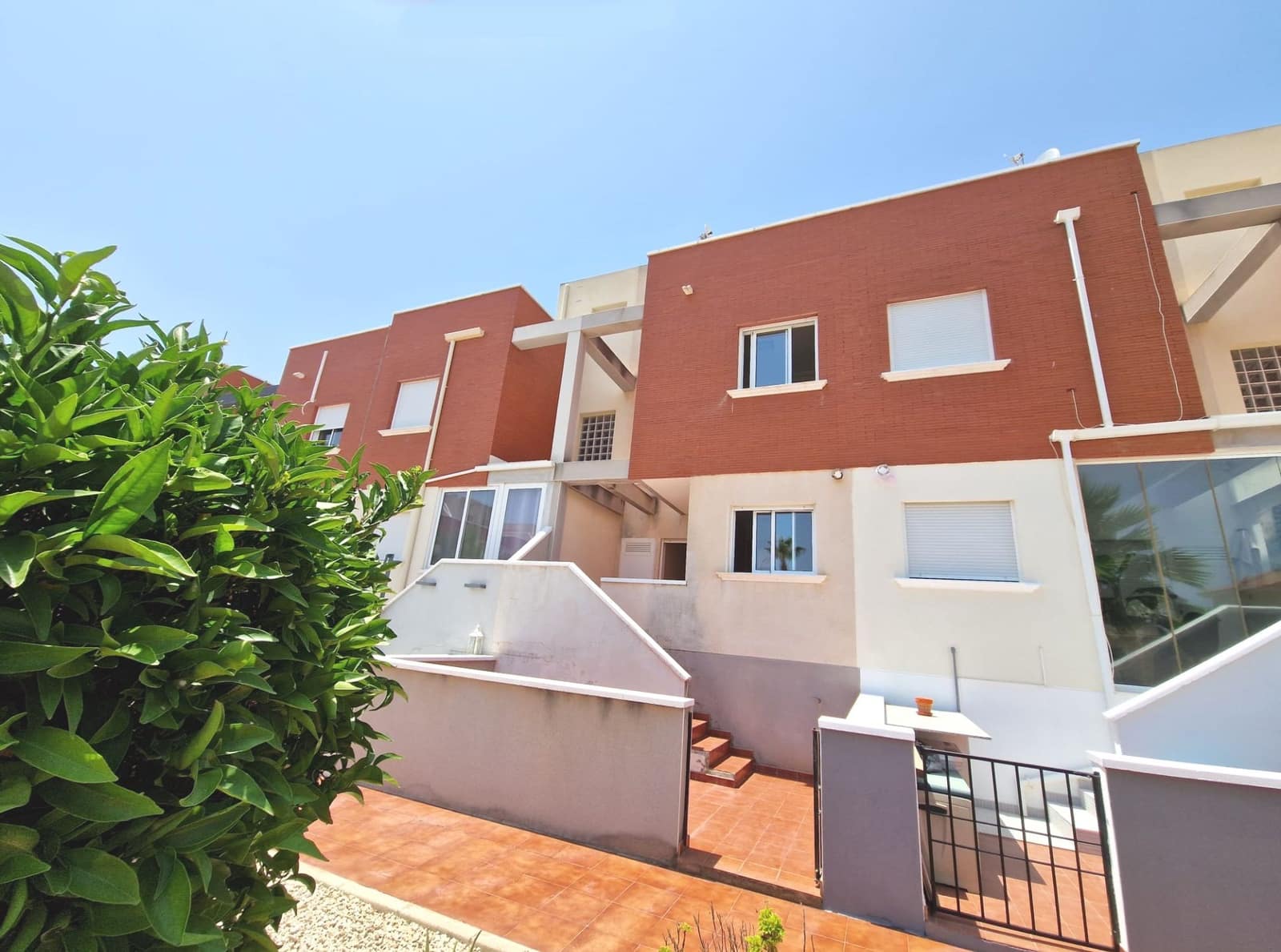 3 sypialnia Dom blizniak na sprzedaż w Ciudad Quesada z basenem garażem - 227 000 € (Ref: 10005036)