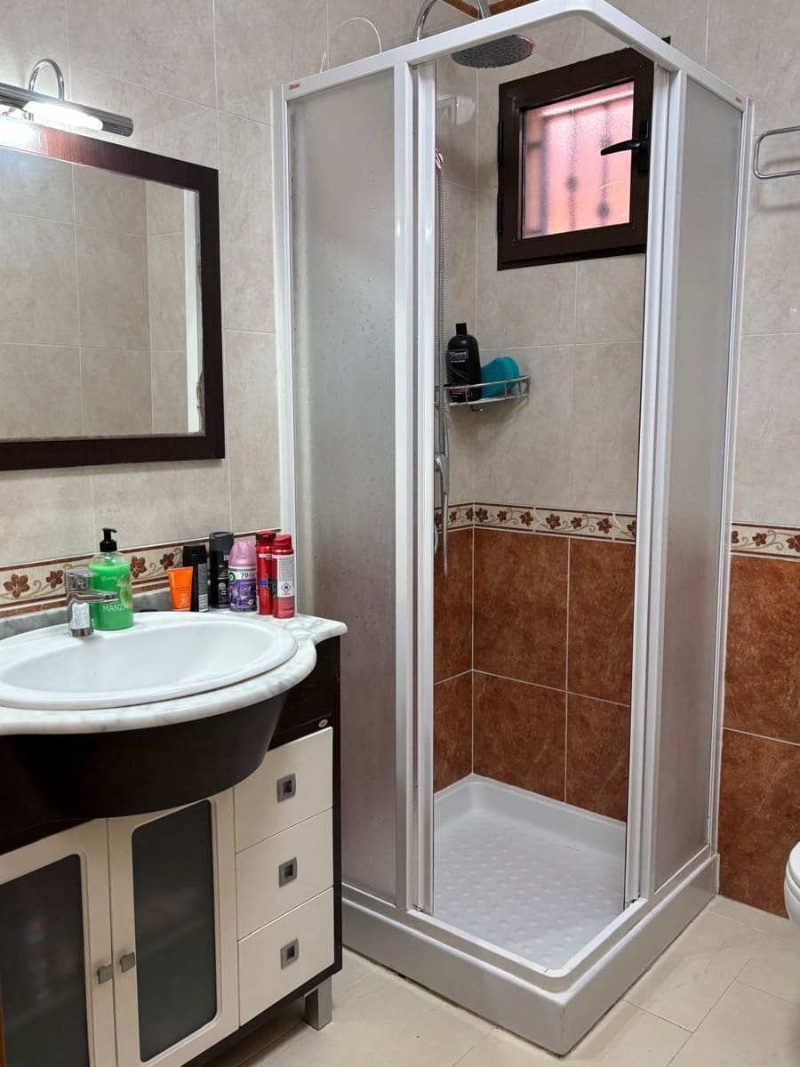 2 soverom Villa til salgs i Torrevieja med svømmebasseng garasje - € 221 000 (Ref: 10005037)