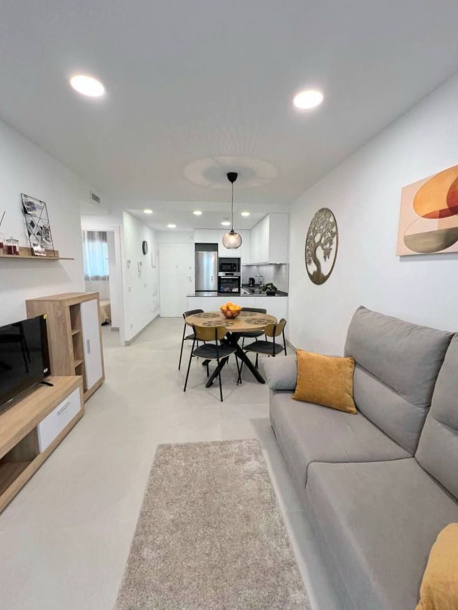 Apartamento de 2 habitaciones en Torrevieja en venta con piscina garaje - 355.000 € (Ref: 10005040)