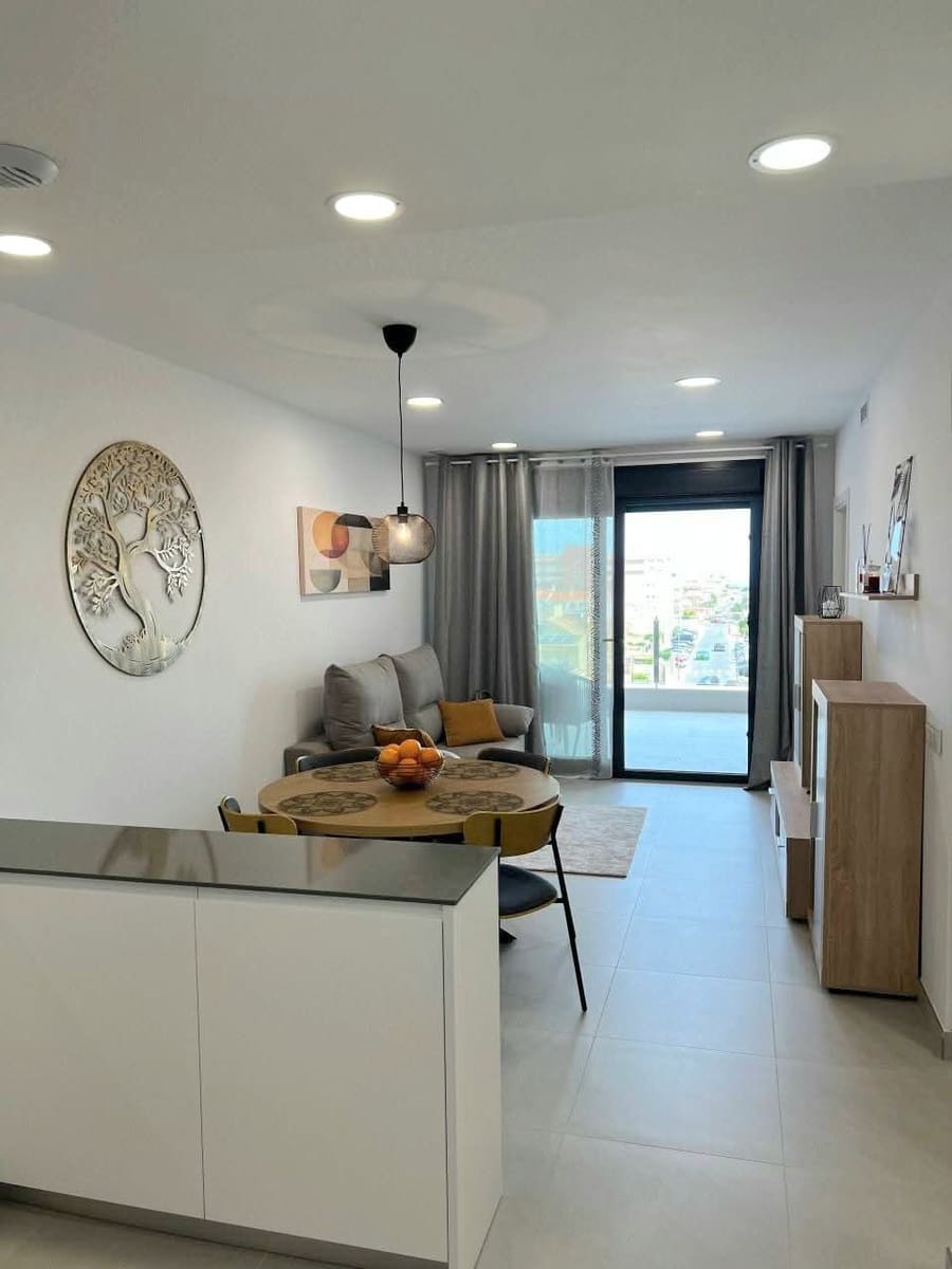 Apartamento de 2 habitaciones en Torrevieja en venta con piscina garaje - 355.000 € (Ref: 10005040)