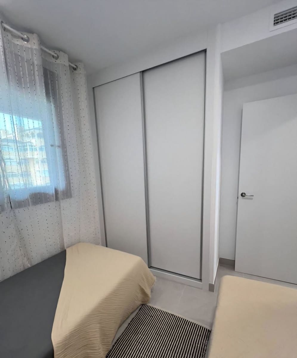 Apartamento de 2 habitaciones en Torrevieja en venta con piscina garaje - 355.000 € (Ref: 10005040)