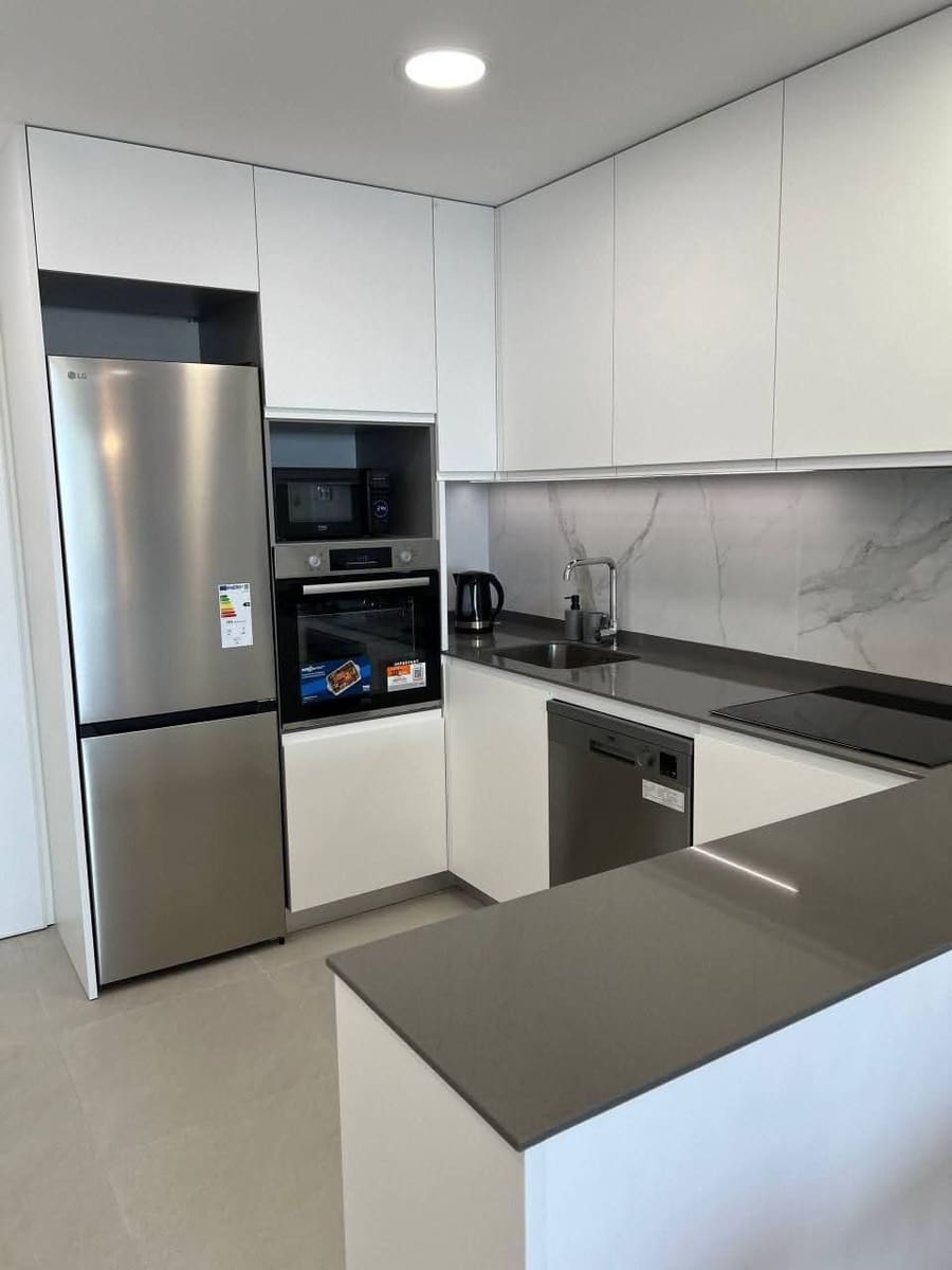 Apartamento de 2 habitaciones en Torrevieja en venta con piscina garaje - 355.000 € (Ref: 10005040)