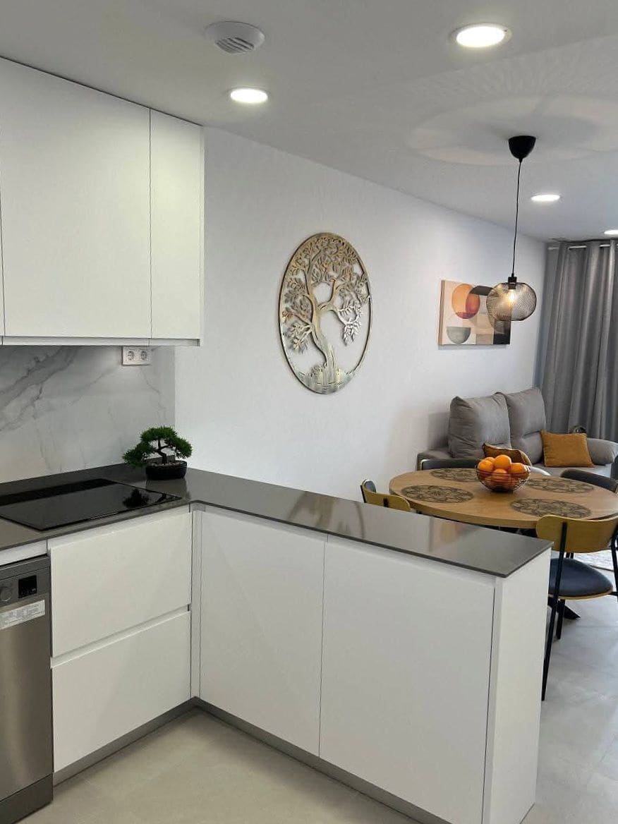 Apartamento de 2 habitaciones en Torrevieja en venta con piscina garaje - 355.000 € (Ref: 10005040)