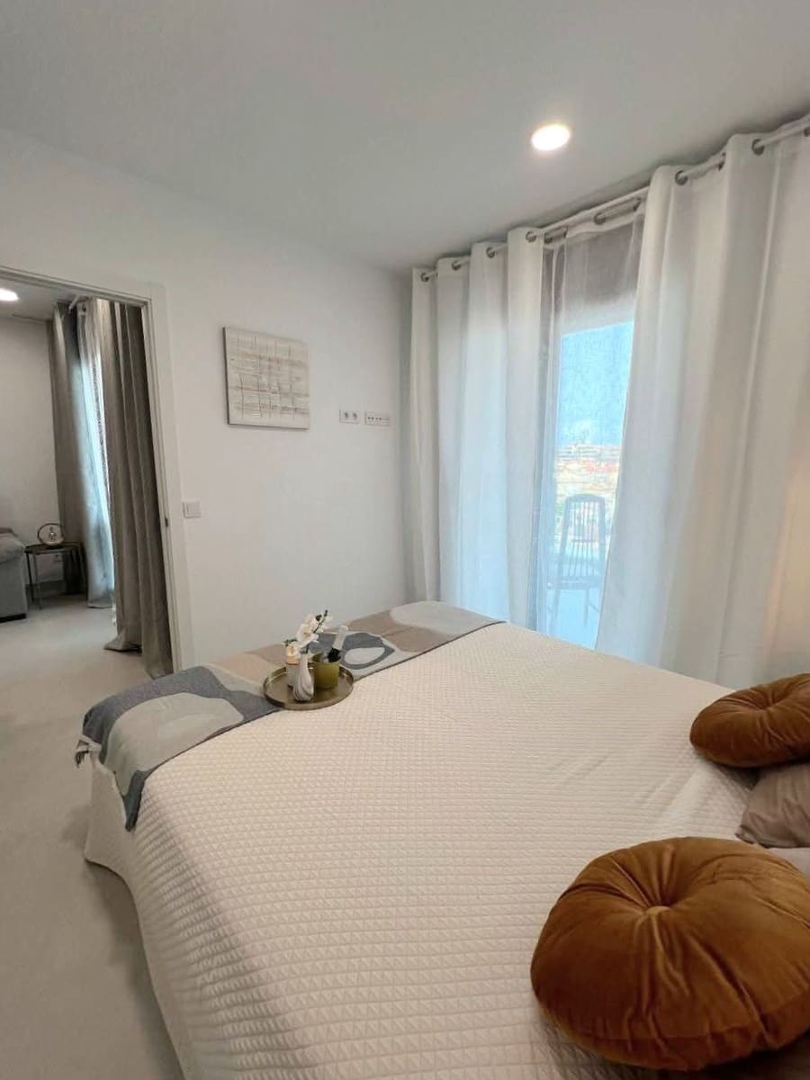 Apartamento de 2 habitaciones en Torrevieja en venta con piscina garaje - 355.000 € (Ref: 10005040)