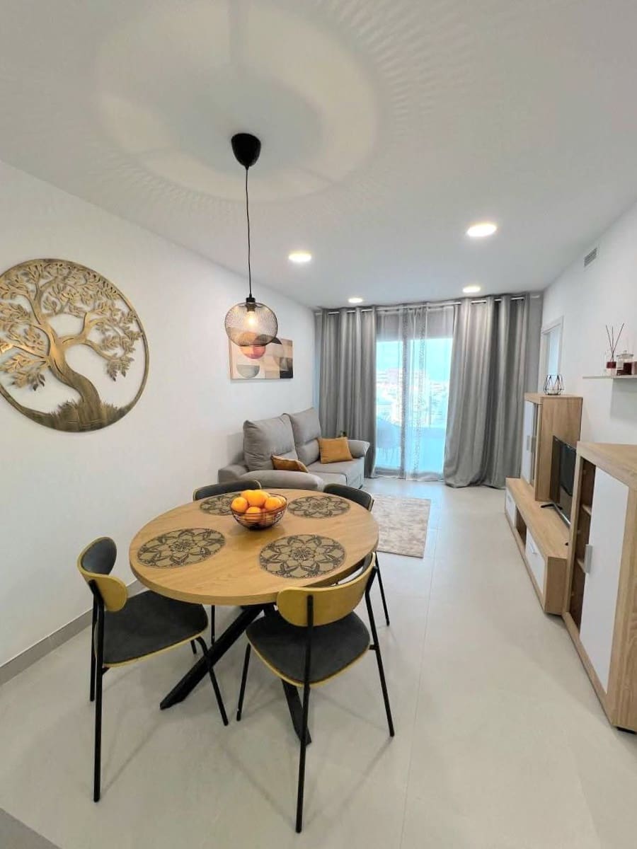 Apartamento de 2 habitaciones en Torrevieja en venta con piscina garaje - 355.000 € (Ref: 10005040)