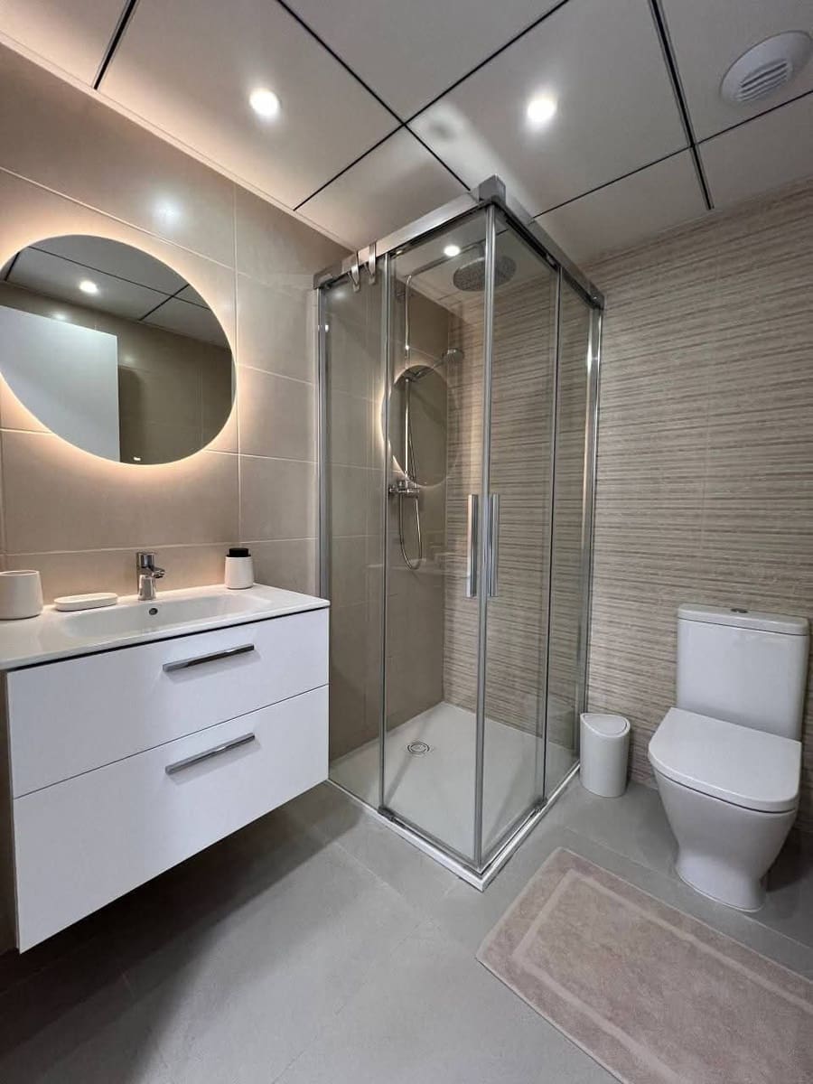 Apartamento de 2 habitaciones en Torrevieja en venta con piscina garaje - 355.000 € (Ref: 10005040)