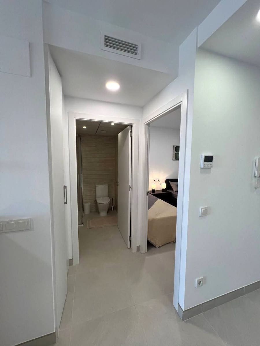 Apartamento de 2 habitaciones en Torrevieja en venta con piscina garaje - 355.000 € (Ref: 10005040)