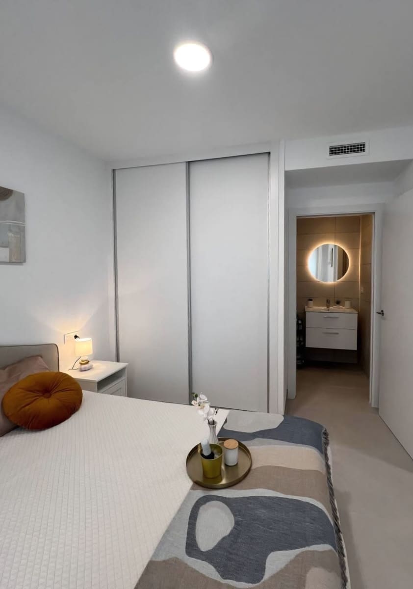 Apartamento de 2 habitaciones en Torrevieja en venta con piscina garaje - 355.000 € (Ref: 10005040)