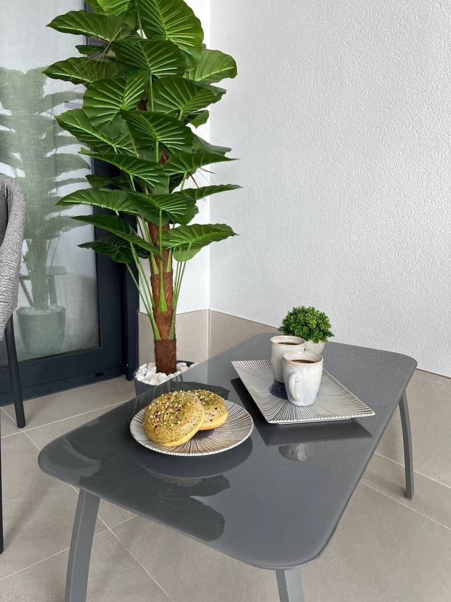 Apartamento de 2 habitaciones en Torrevieja en venta con piscina garaje - 355.000 € (Ref: 10005040)