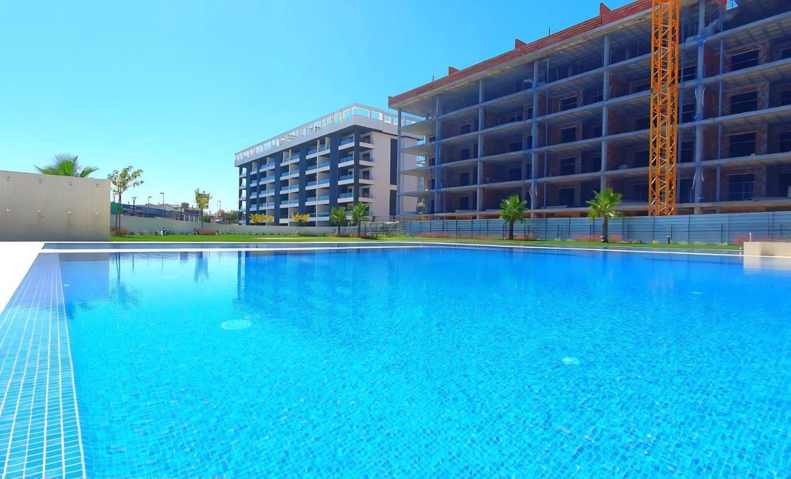 Apartamento de 2 habitaciones en Torrevieja en venta con piscina garaje - 355.000 € (Ref: 10005040)