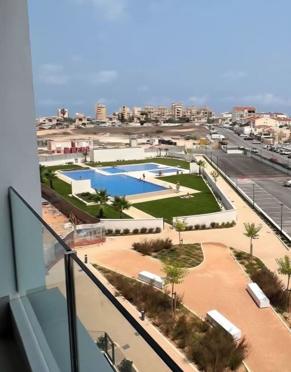 Apartamento de 2 habitaciones en Torrevieja en venta con piscina garaje - 355.000 € (Ref: 10005040)