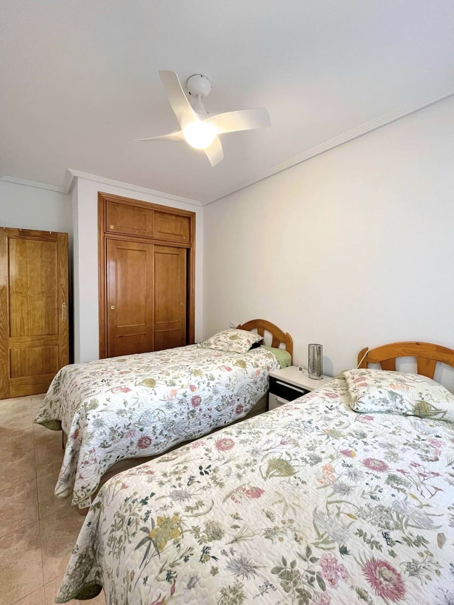 1 sovrum Lägenhet till salu i Torrevieja med pool garage - 122 900 € (Ref: 10005042)